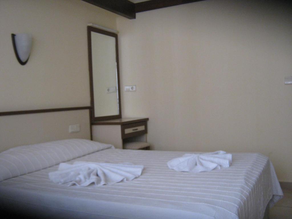 كوشاداسيه Oya Family Suites الغرفة الصورة